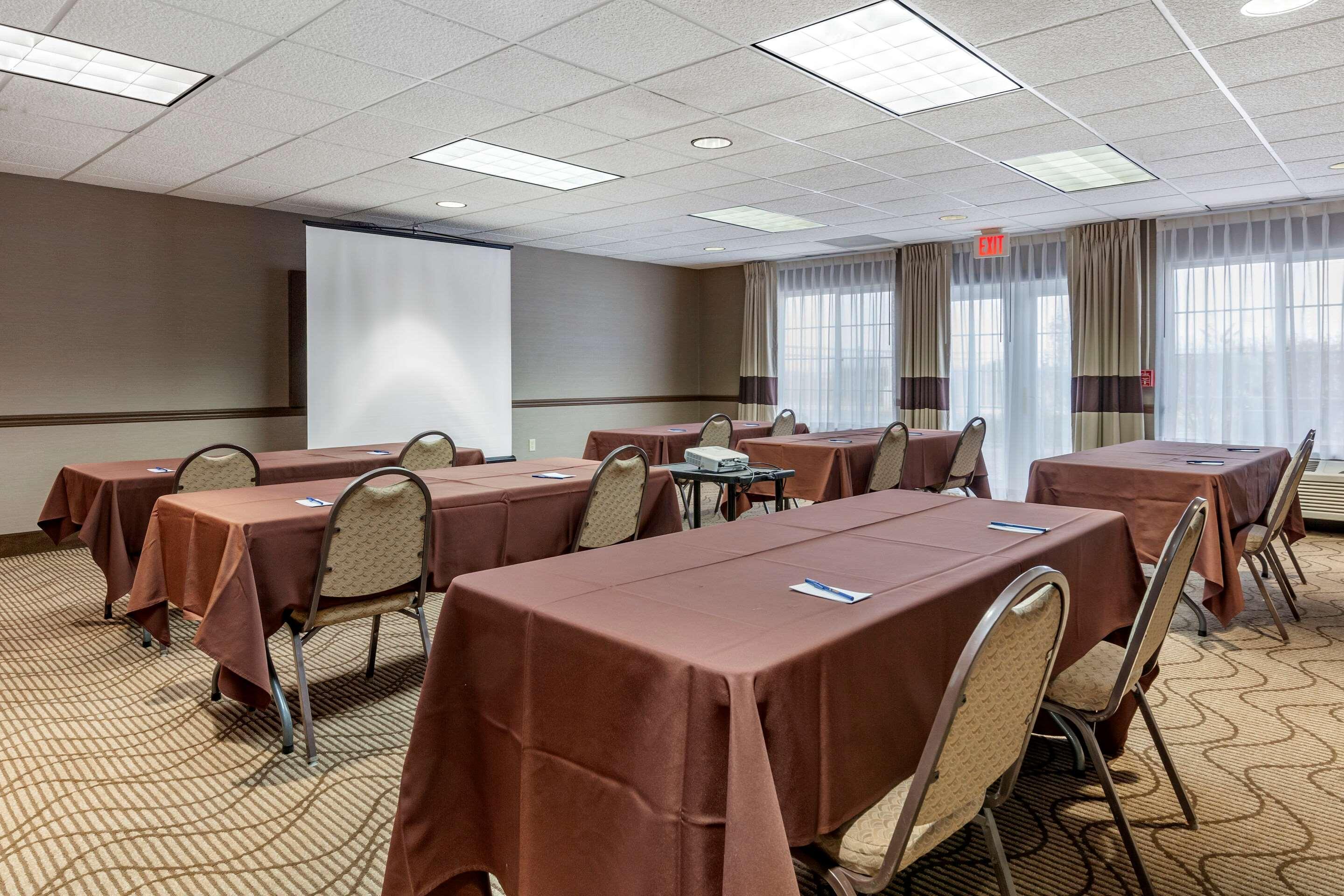 Comfort Inn & Suites Geneva- West Chicago Εξωτερικό φωτογραφία