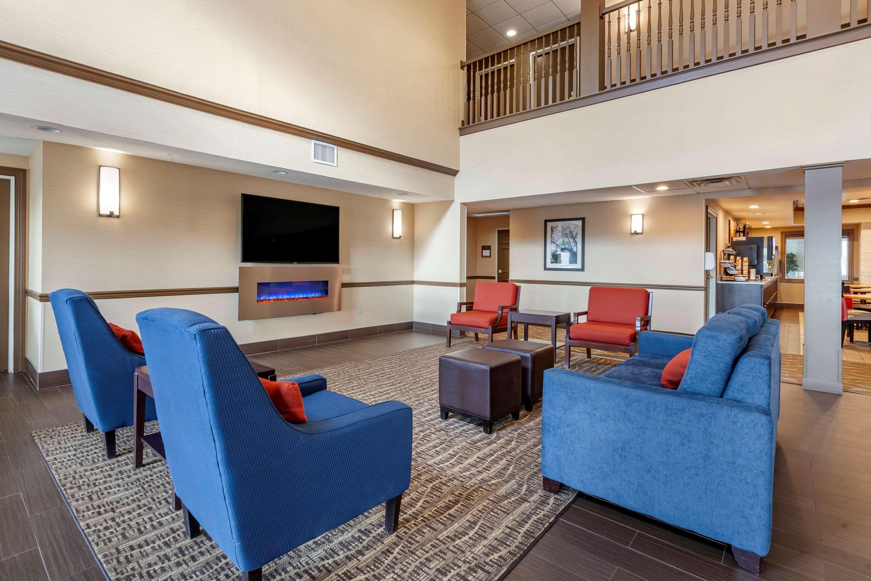 Comfort Inn & Suites Geneva- West Chicago Εξωτερικό φωτογραφία