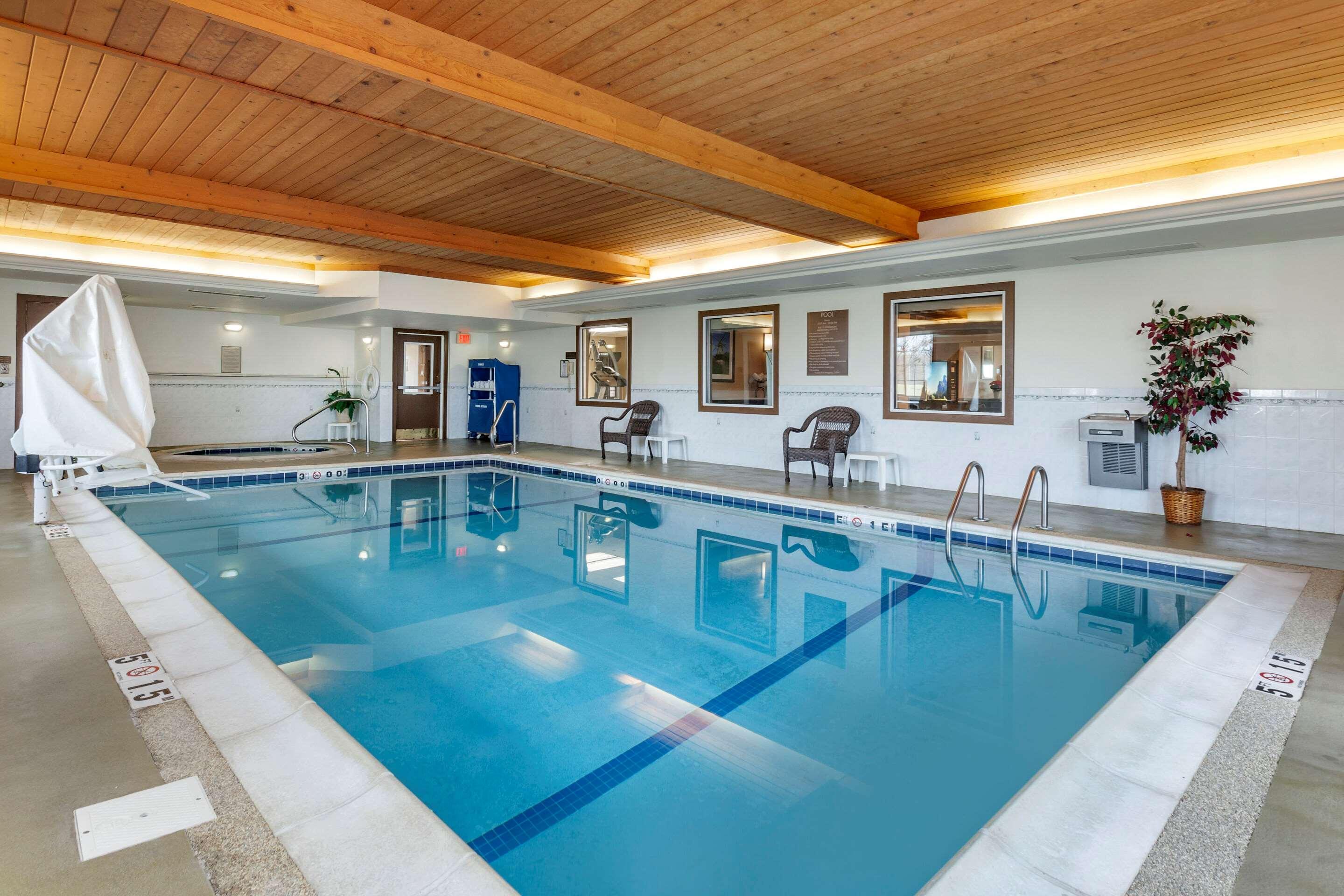 Comfort Inn & Suites Geneva- West Chicago Εξωτερικό φωτογραφία